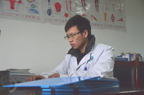 “治愈系”的候医生：经常去资助 总是去慰藉