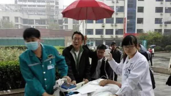 著名心血管专家胡大一高铁救人